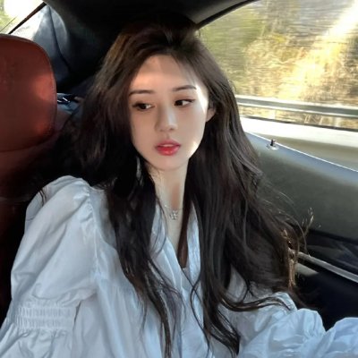 走在水上的女人